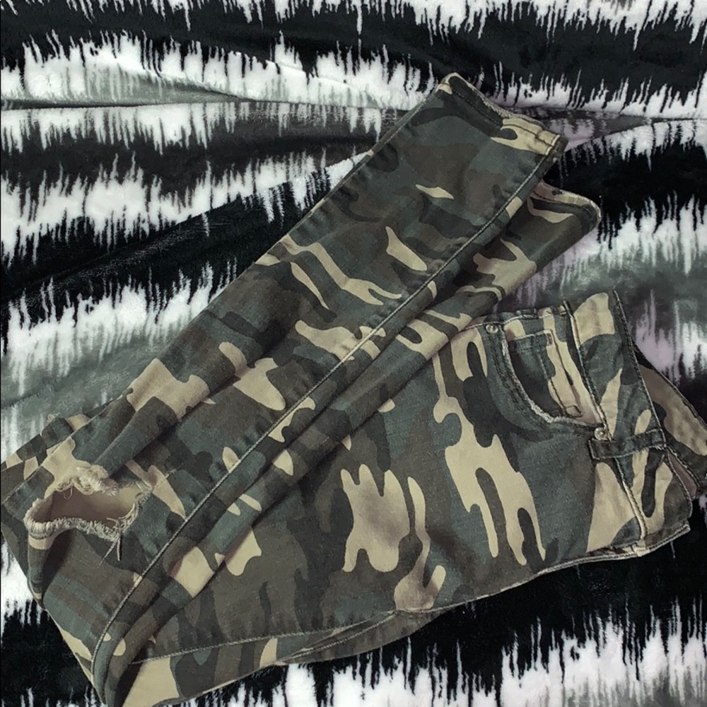 Camo skinny jeans
